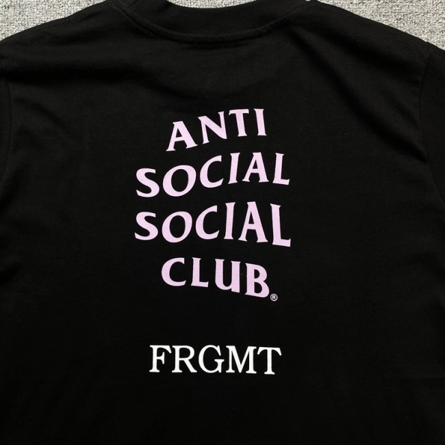 ANTI SOCIAL SOCIAL CLUB T-shirt