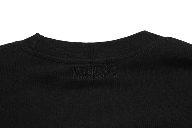 Vetements Minimalist Slogan T-shirt