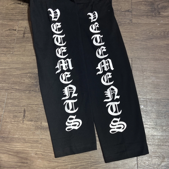 VETEMENTS Gothic Font Long Sleeve shirt