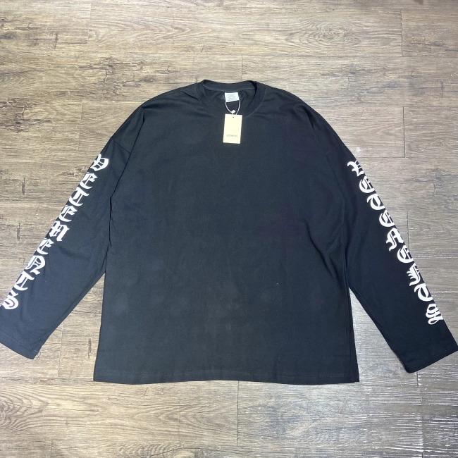 VETEMENTS Gothic Font Long Sleeve shirt