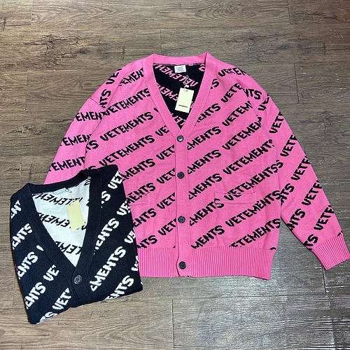 VETEMENTS Jacquard Logo Cardigan